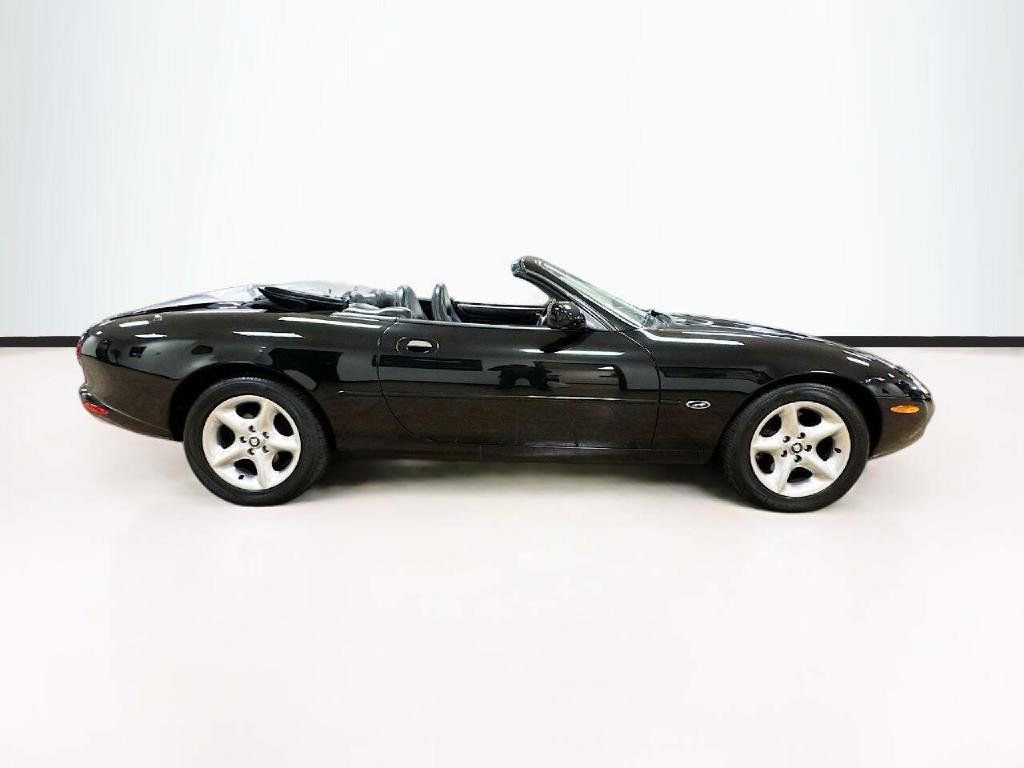 Used 2000 Jaguar XK8 Convertible image 4