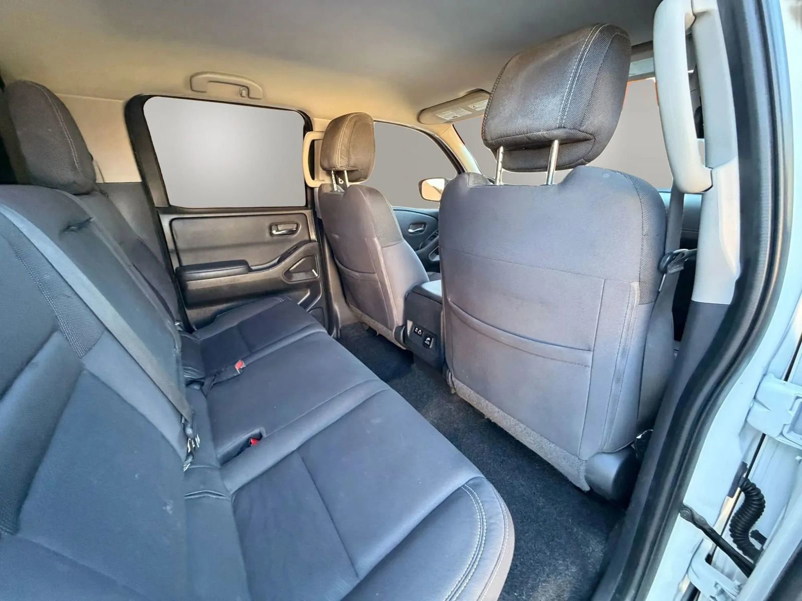 Used 2022 Nissan Frontier SV w/ Graphics Package RWD image 19