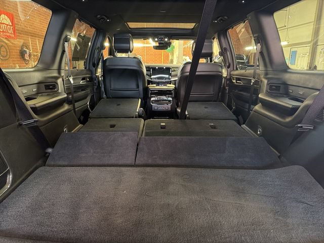 Used 2025 Jeep Wagoneer Series III w/ Premium Group I AWD/4WD image 16