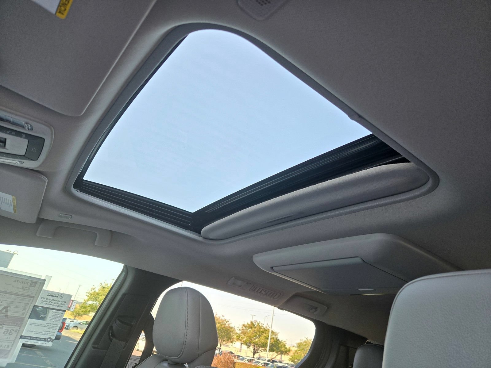 Certified 2026 Toyota Sienna XLE FWD image 20