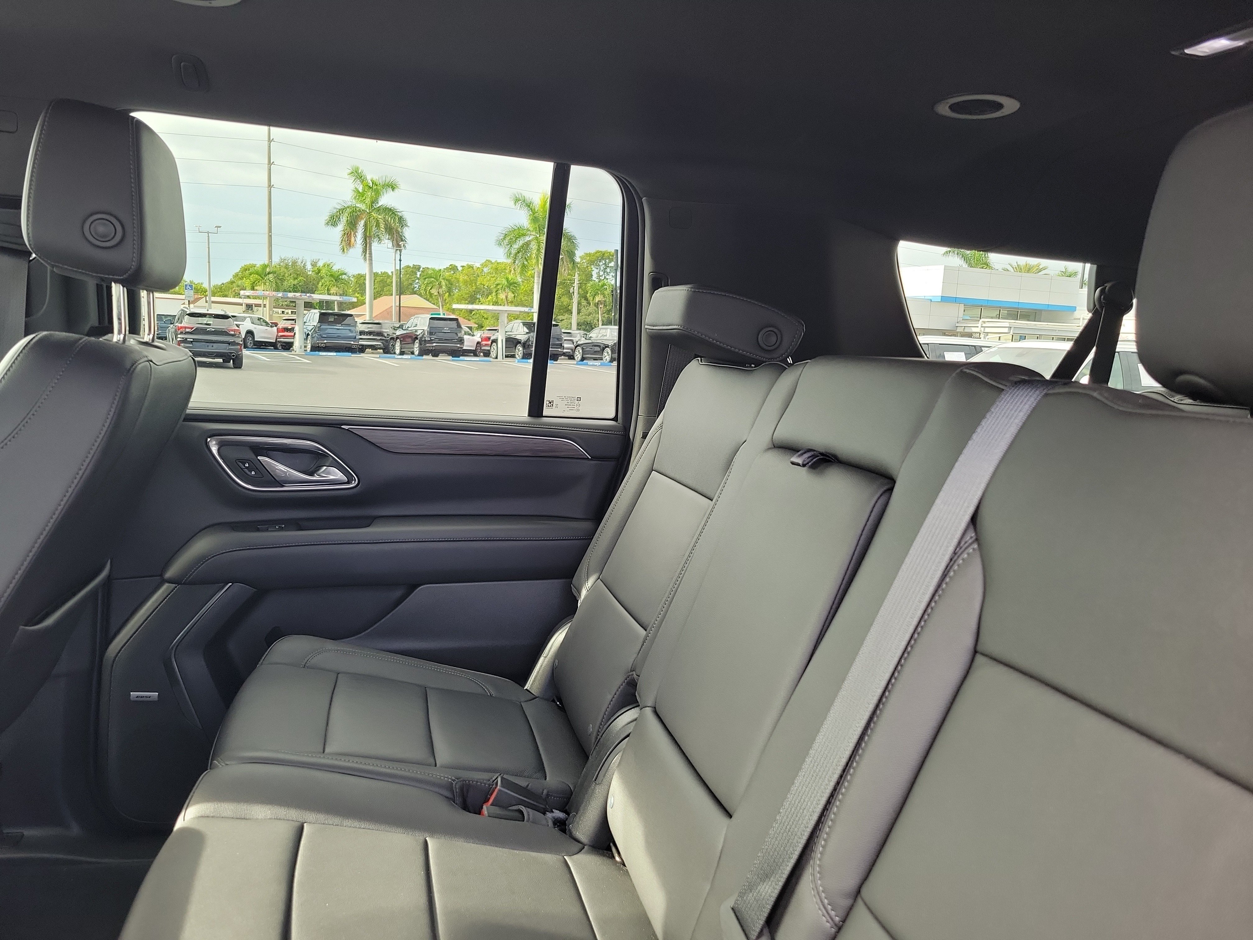 Used 2022 Chevrolet Suburban Z71 AWD/4WD image 9