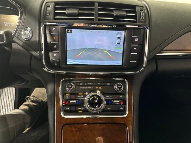 Used 2017 Lincoln Continental Select image 22