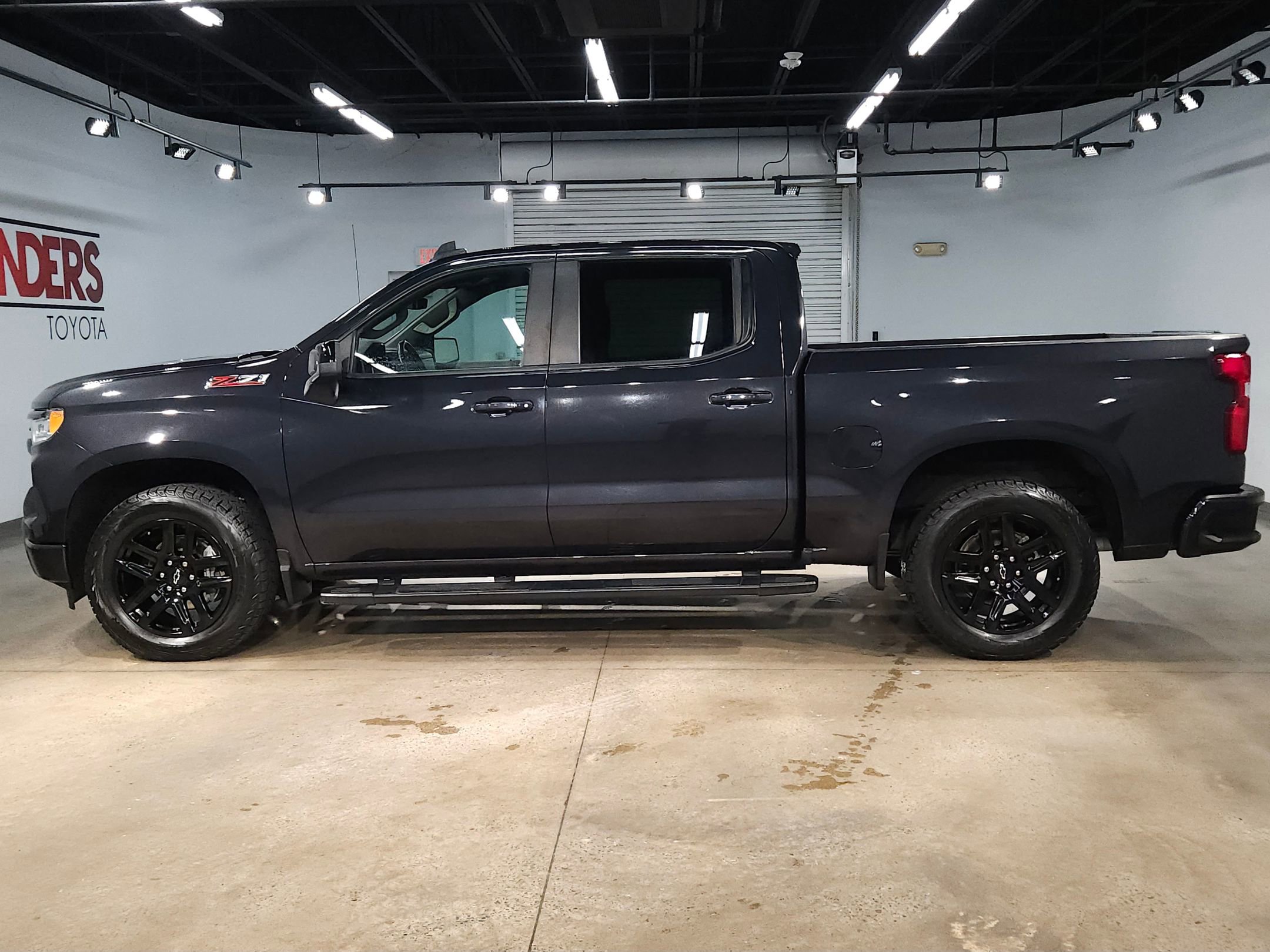 Used 2022 Chevrolet Silverado 1500 RST image 4