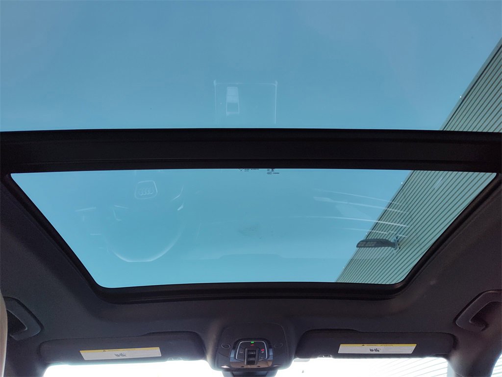 Used 2024 Audi RS Q8 w/ Black Optic Package image 32