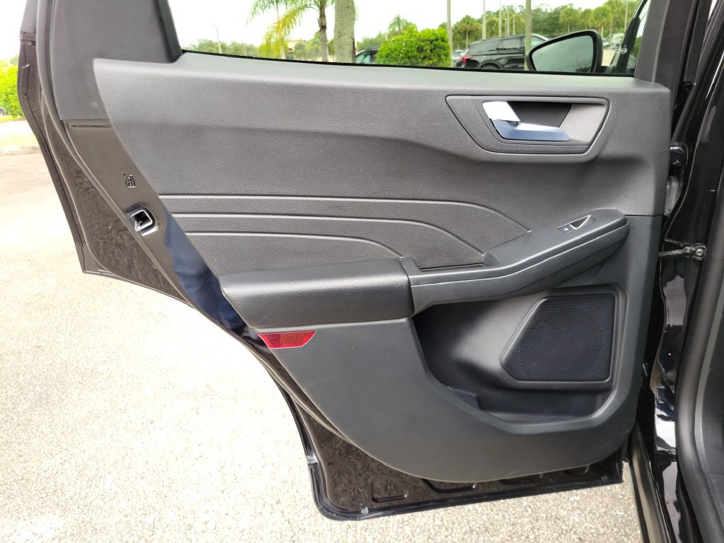 Certified 2025 Ford Escape ST-Line AWD/4WD image 9
