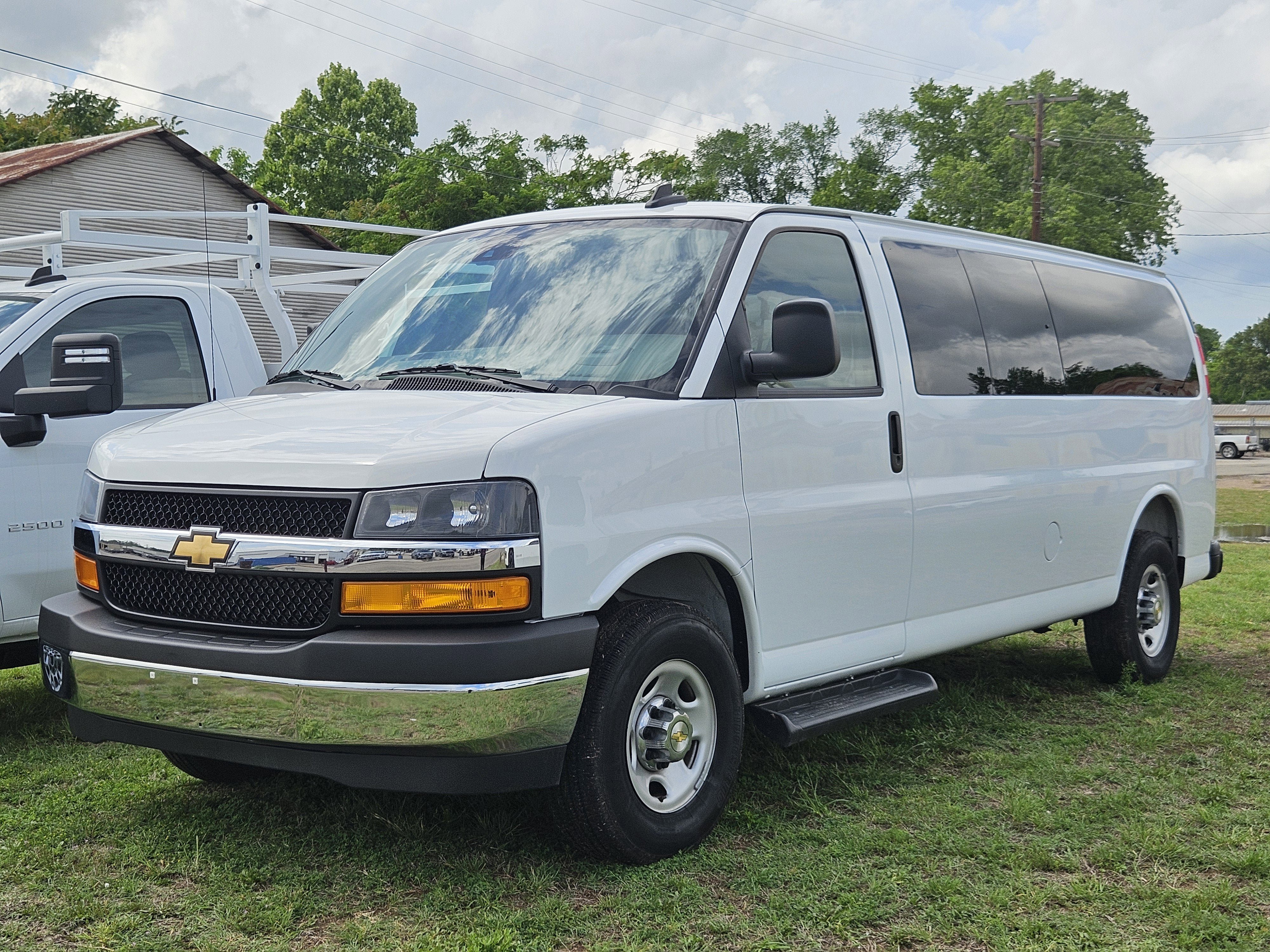 Used 2025 Chevrolet Express 3500 LT w/ LT Preferred Equipment Group RWD image 1