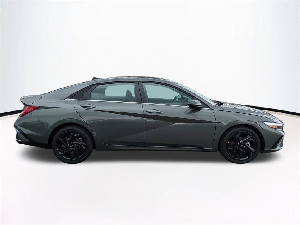 New 2026 Hyundai Elantra SEL Sport image 4