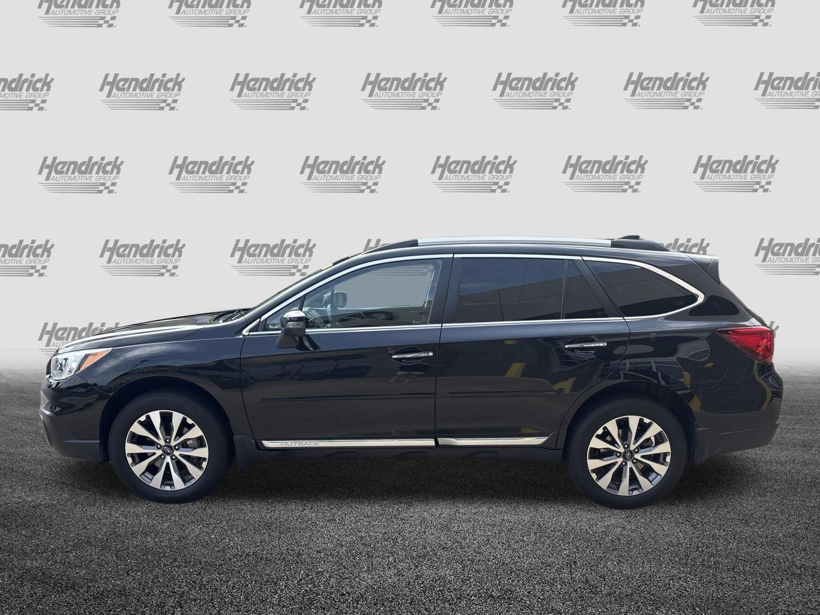 Used 2017 Subaru Outback 2.5i Touring AWD/4WD image 7