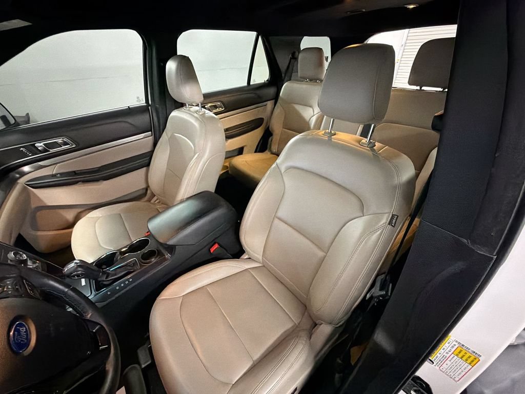 Used 2019 Ford Explorer XLT w/ Equipment Group 202A FWD image 19