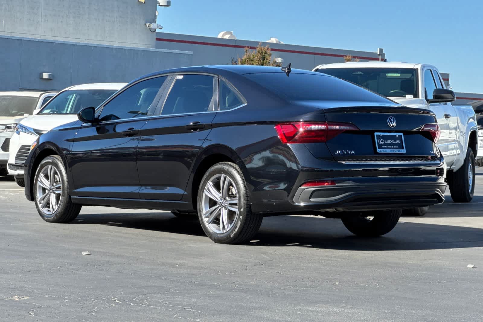 Used 2023 Volkswagen Jetta SE FWD image 7