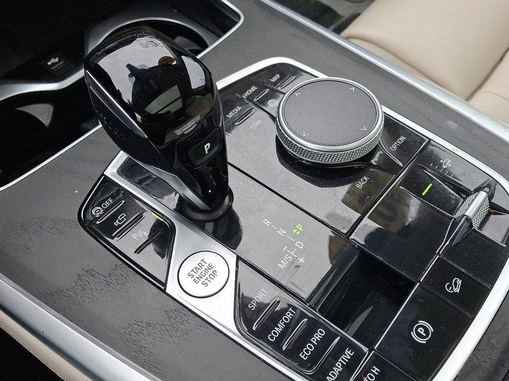 Used 2022 BMW X7 xDrive40i w/ Premium Package image 28