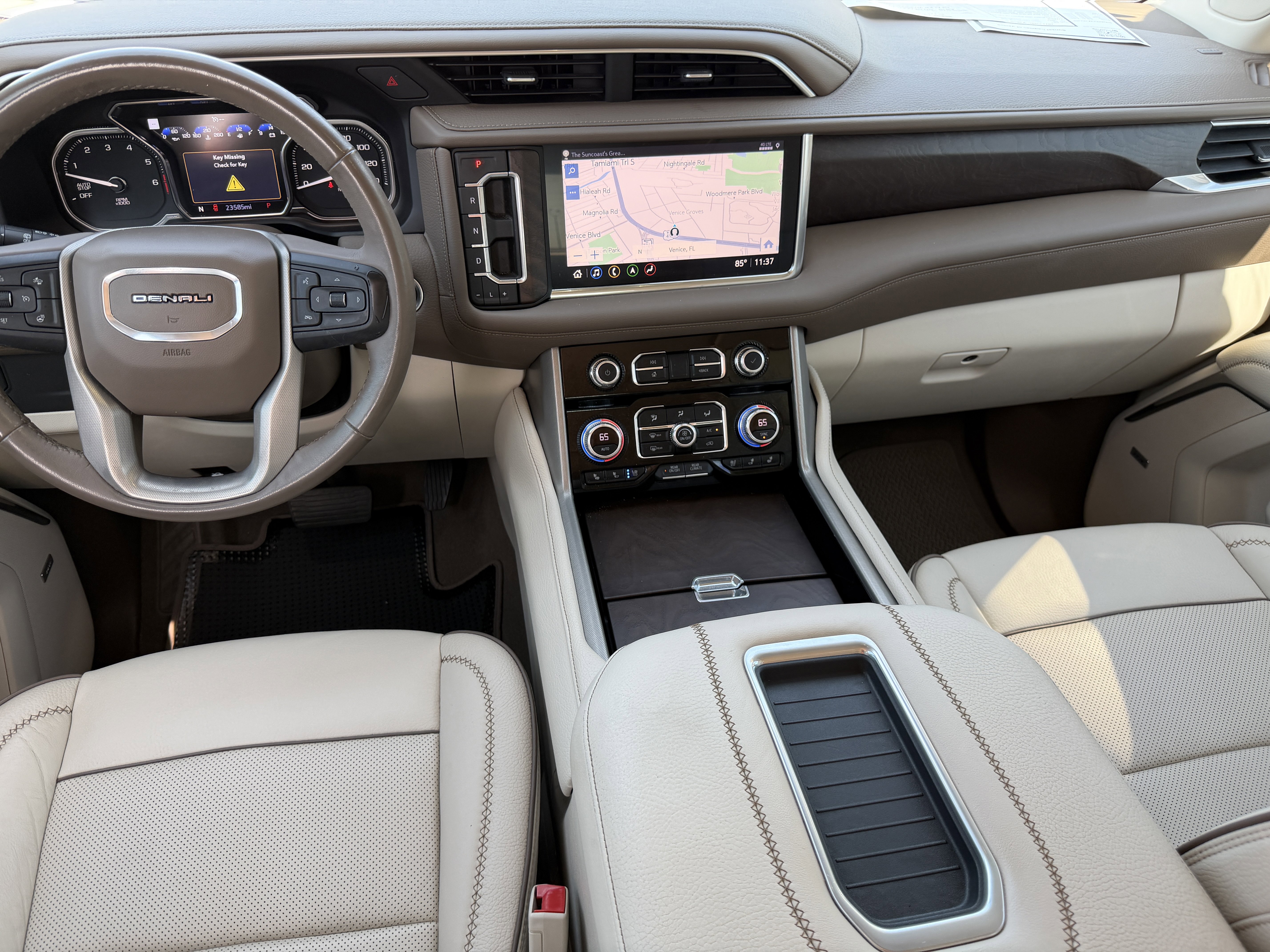 Used 2021 GMC Yukon Denali w/ Denali Premium Package image 16