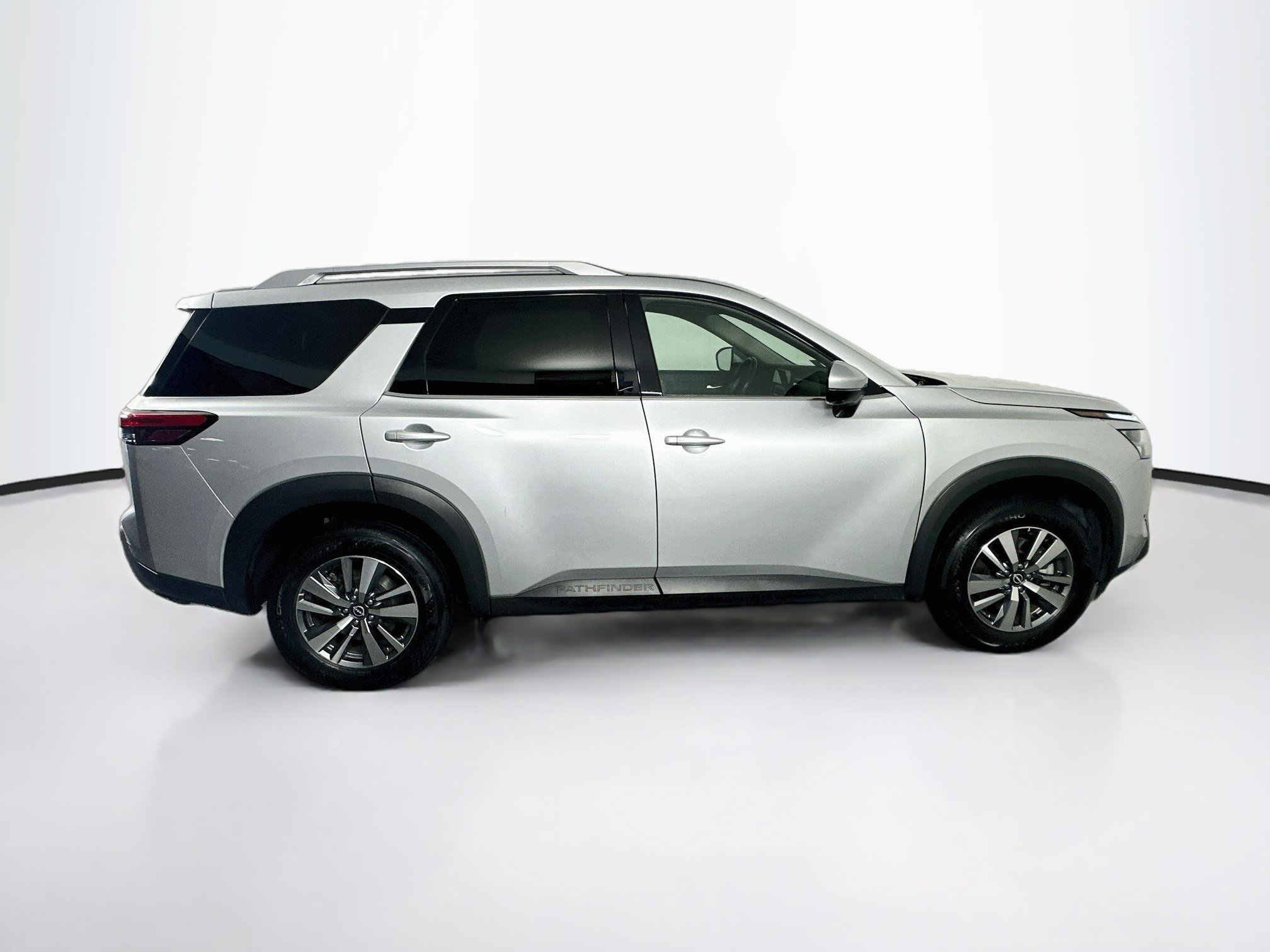 Used 2025 Nissan Pathfinder SL FWD image 10