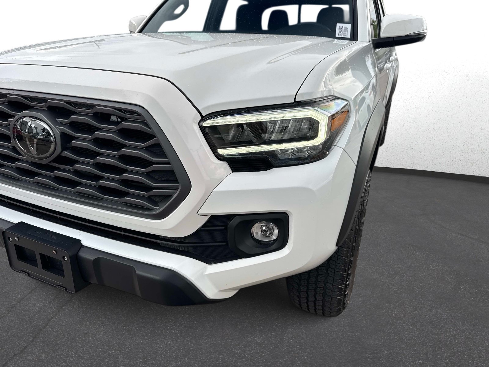 Used 2022 Toyota Tacoma TRD Off-Road w/ Technology Package AWD/4WD image 9
