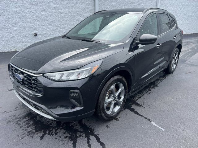 Used 2024 Ford Escape ST-Line w/ Tech Pack #1 AWD/4WD image 2