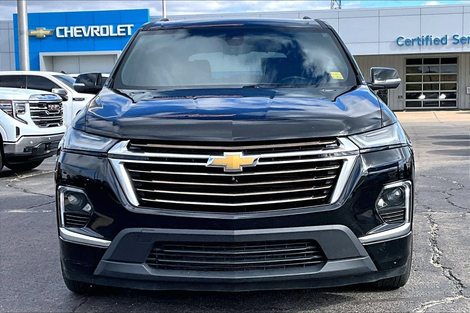 Used 2022 Chevrolet Traverse High Country w/ LPO, Floor Liner Package AWD/4WD image 3