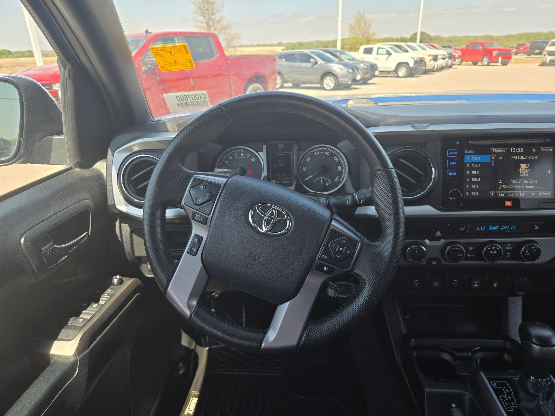 Used 2016 Toyota Tacoma Limited w/ Towing Package image 15