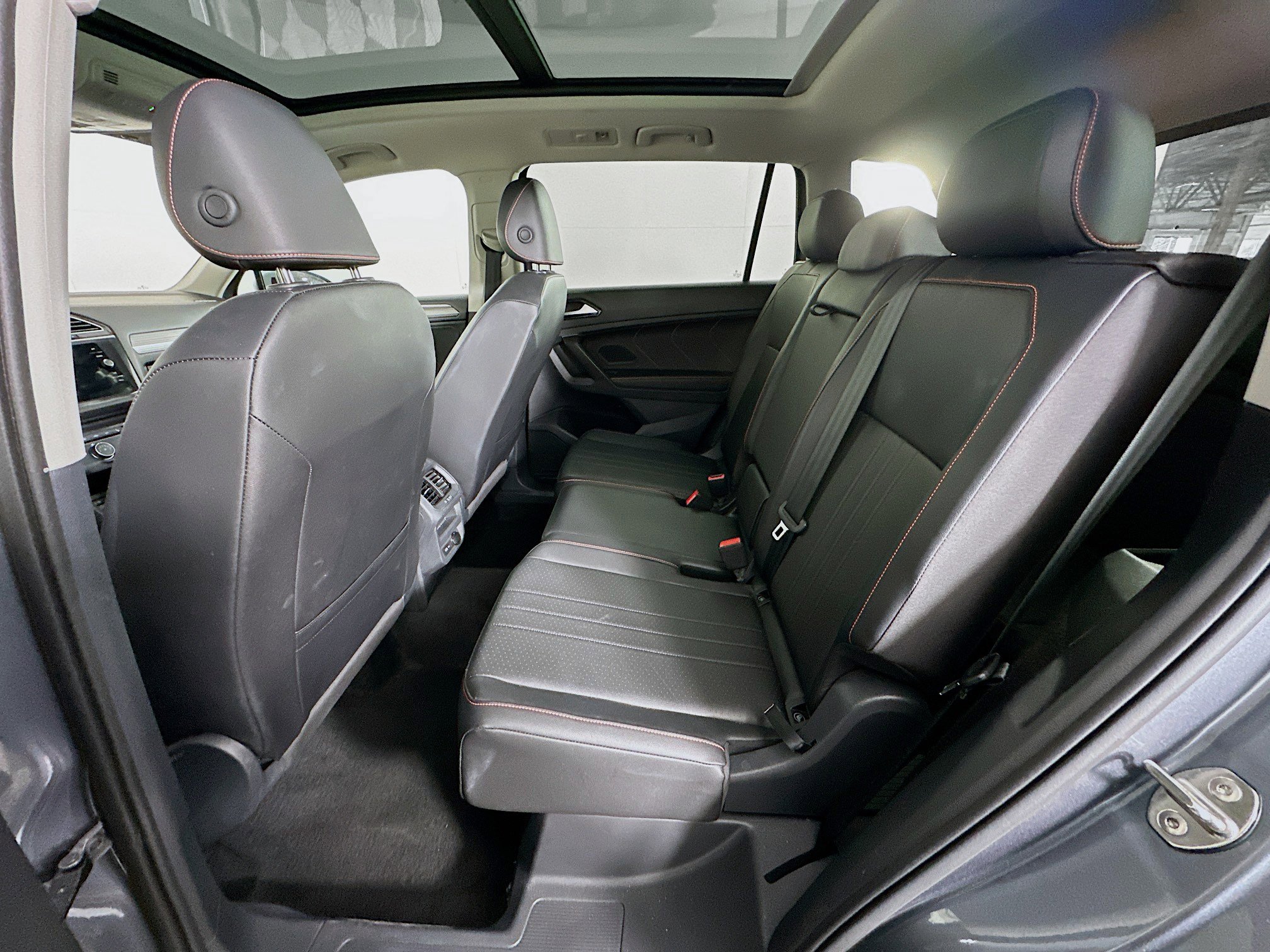 Used 2024 Volkswagen Tiguan Wolfsburg Edition image 27