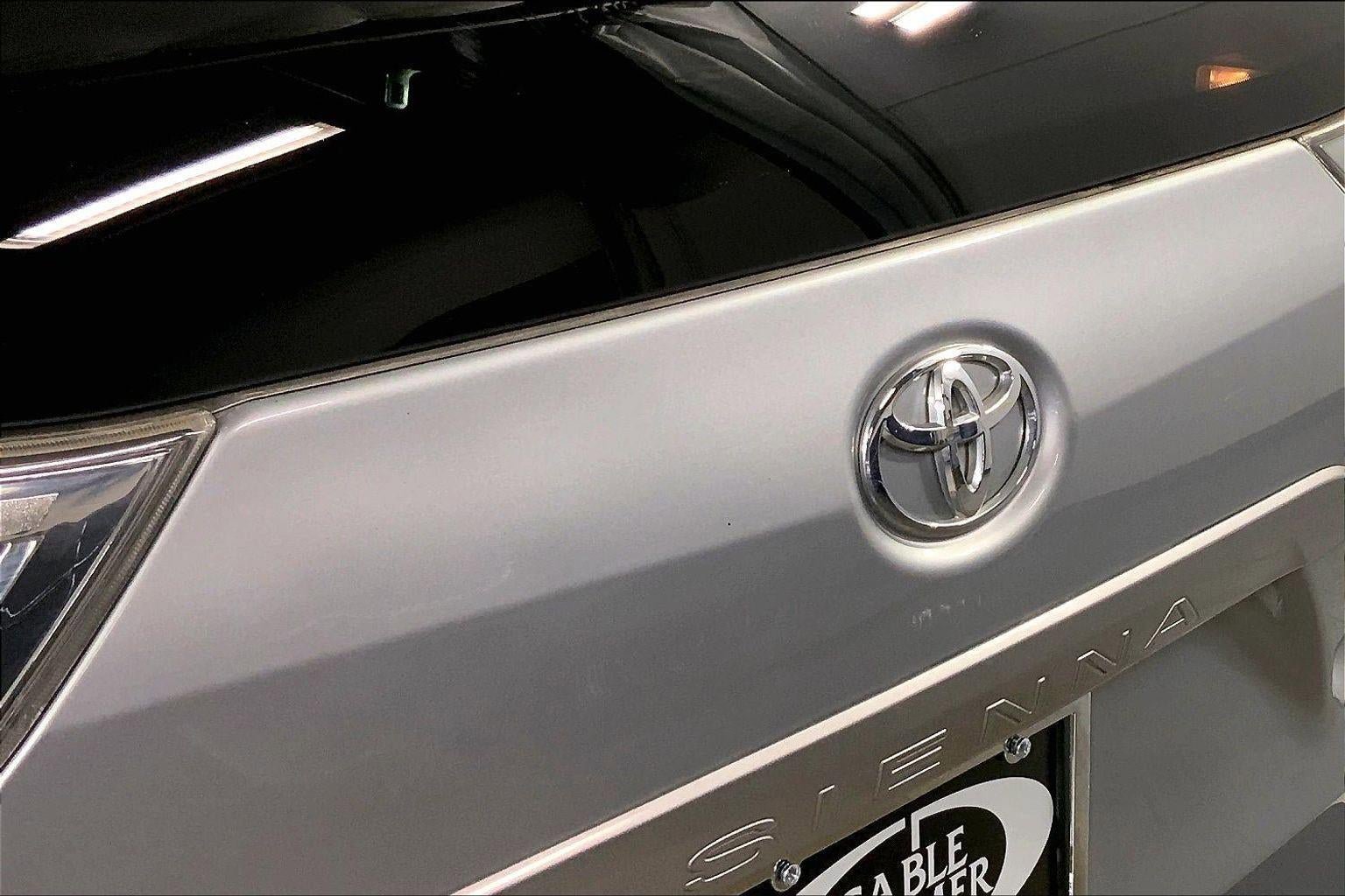 Used 2017 Toyota Sienna SE w/ SE Preferred Package FWD image 30