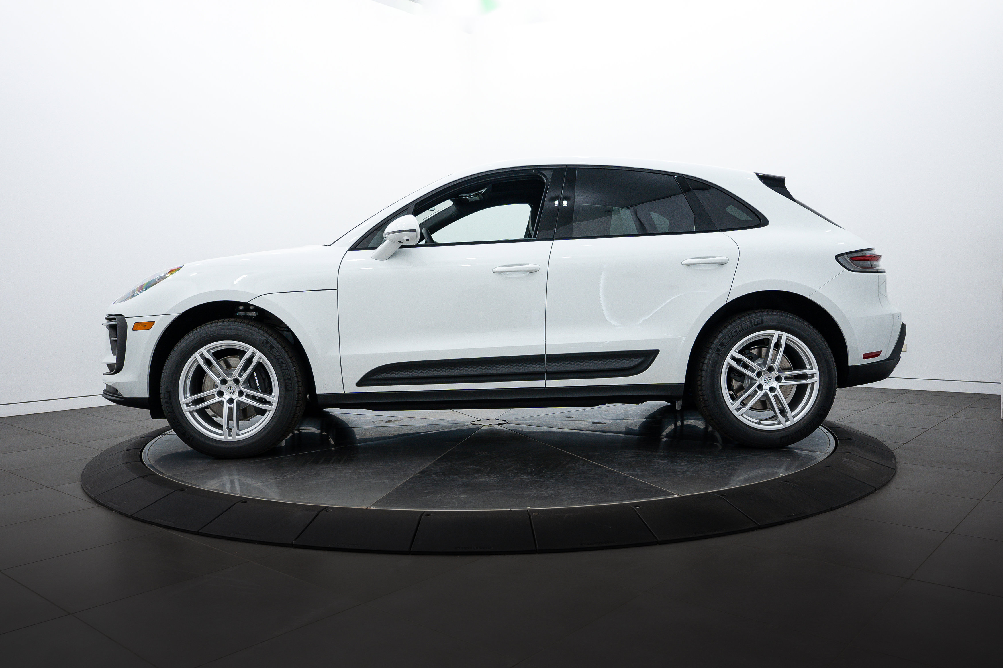 New 2025 Porsche Macan image 2