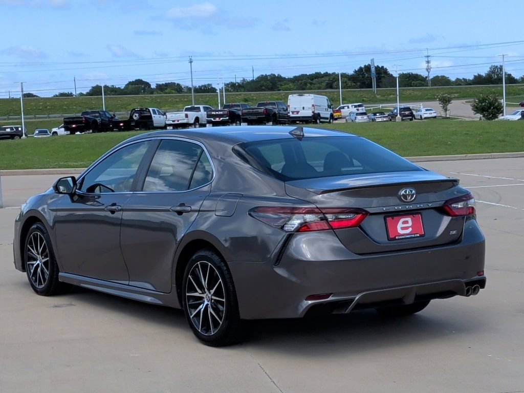 Used 2022 Toyota Camry SE FWD image 6