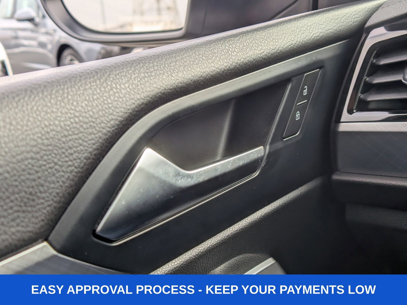 Used 2024 Volkswagen Jetta SE image 33