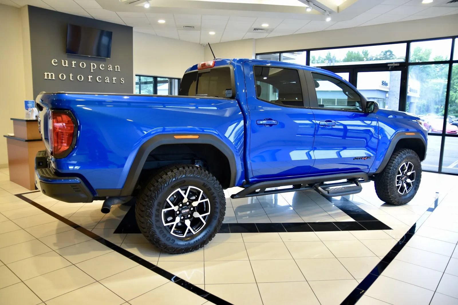 Used 2023 GMC Canyon AT4X AWD/4WD image 7