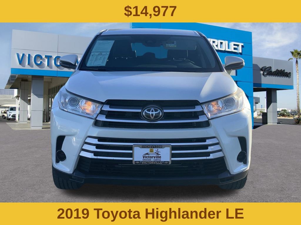 Used 2019 Toyota Highlander LE image 2