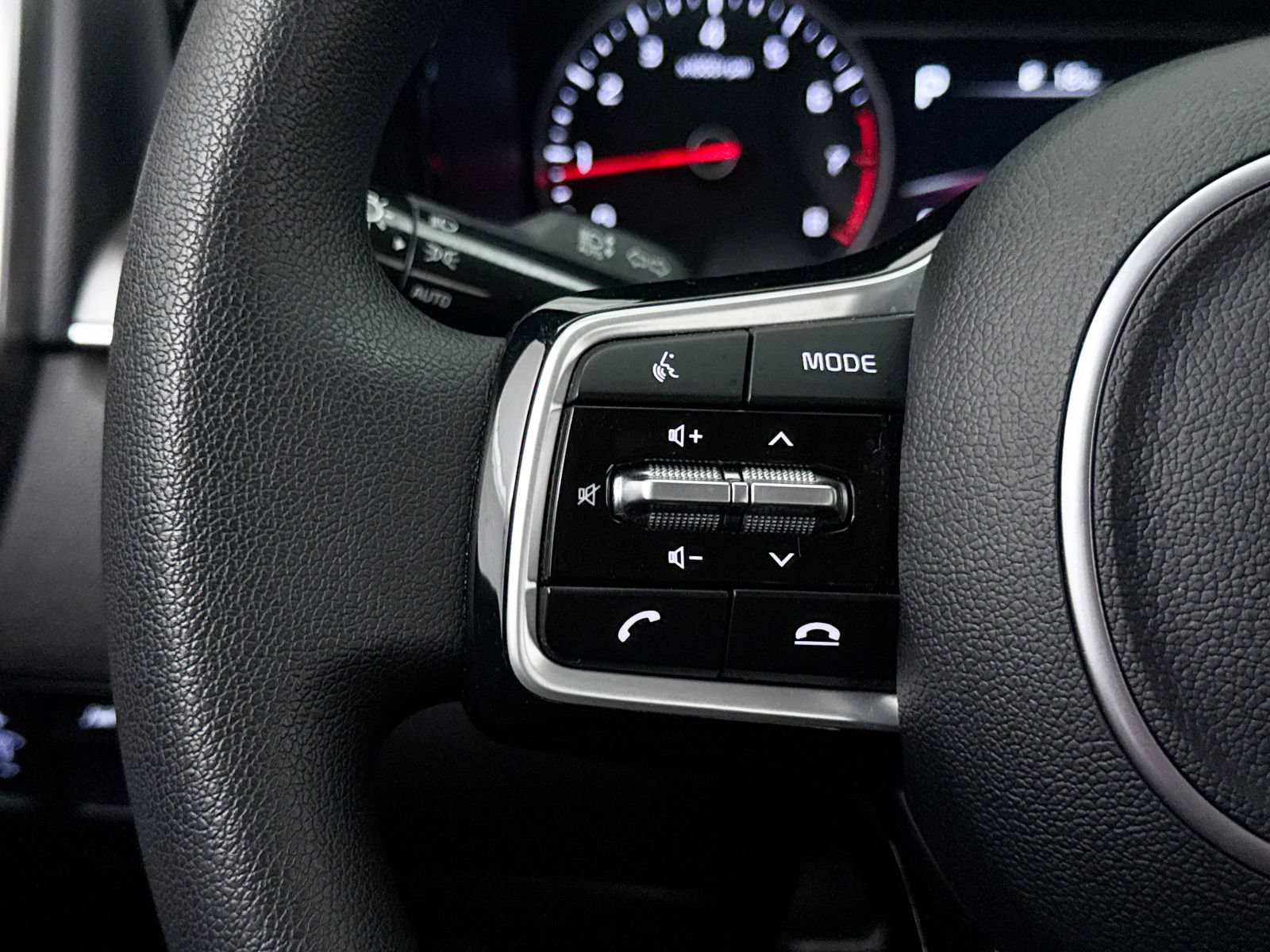 Certified 2023 Kia Sorento LX FWD image 33
