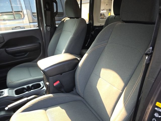 Used 2024 Jeep Wrangler Unlimited Sport AWD/4WD image 7