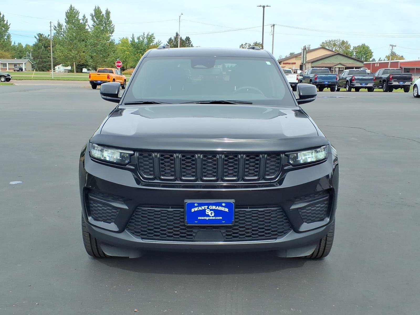 Used 2023 Jeep Grand Cherokee Altitude AWD/4WD image 9