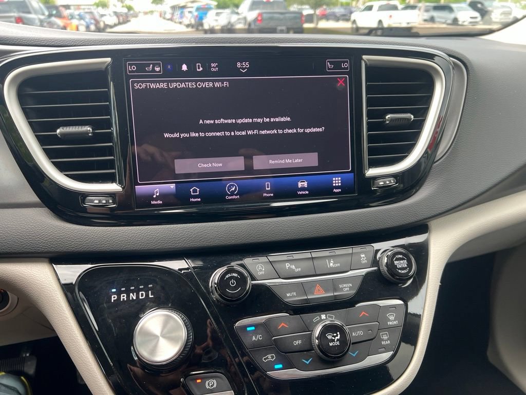 Used 2023 Chrysler Pacifica Touring-L FWD image 47