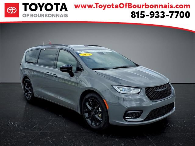 Used 2025 Chrysler Pacifica Limited