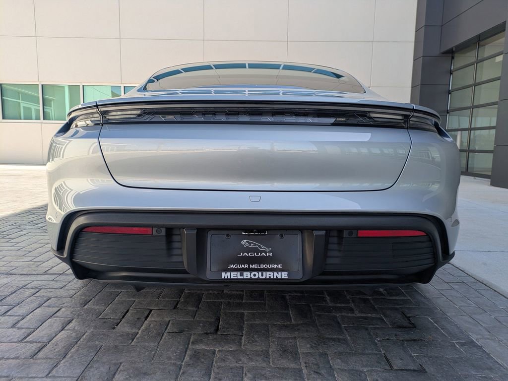 Used 2021 Porsche Taycan image 5