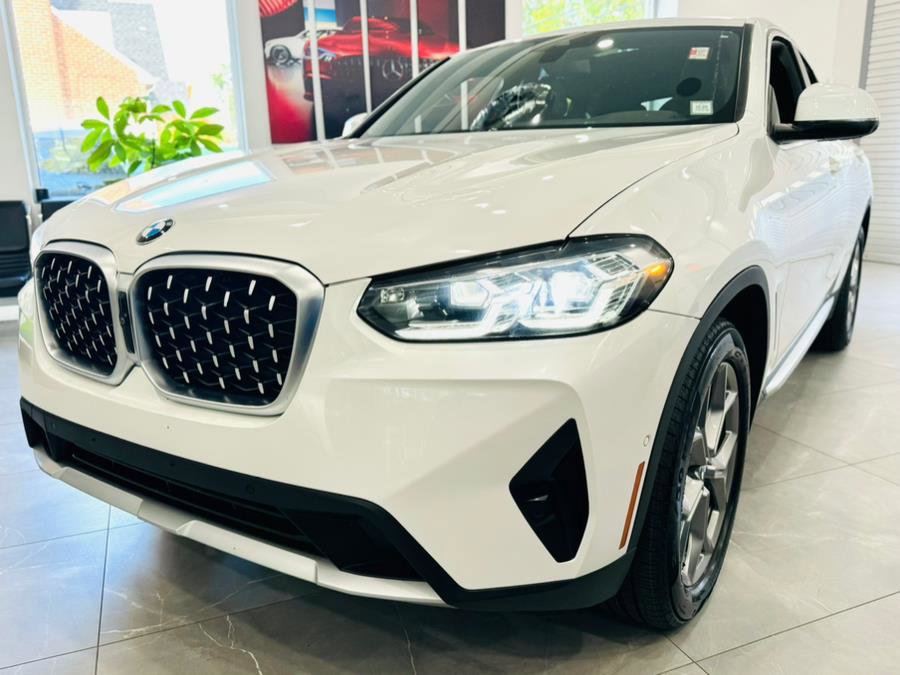 Used 2024 BMW X4 xDrive30i image 3