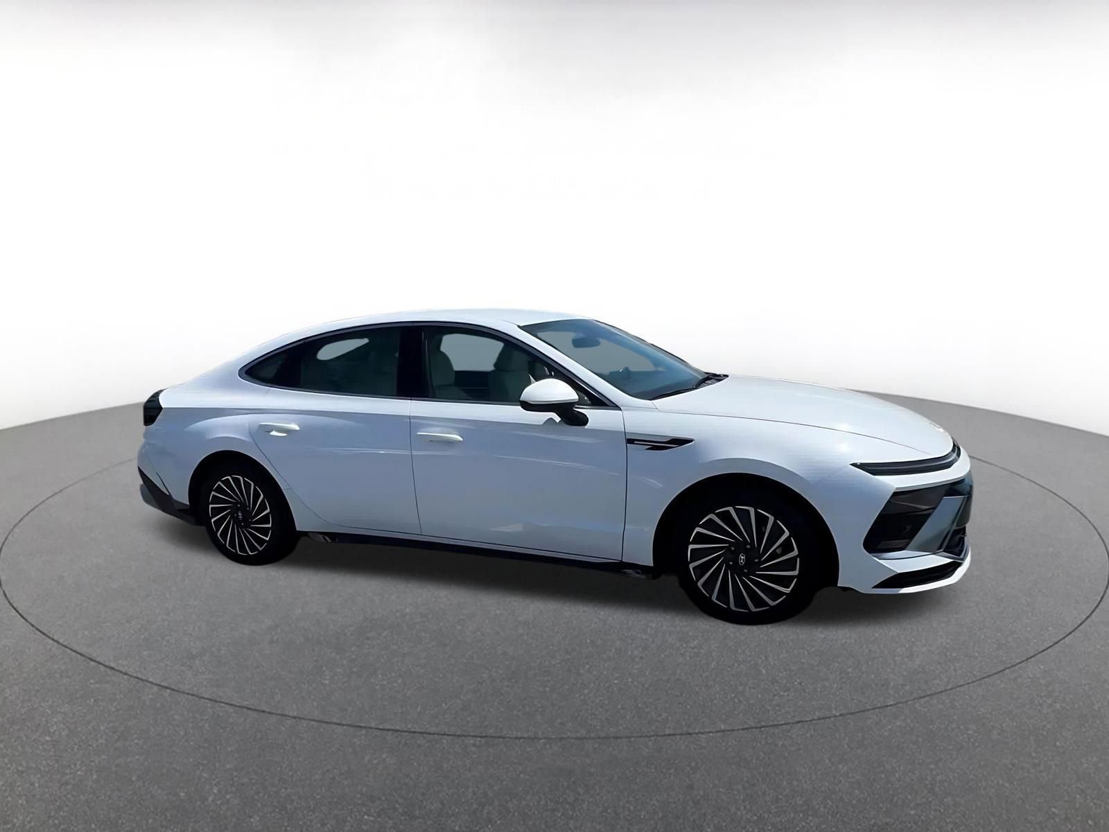 Used 2025 Hyundai Sonata SEL image 2