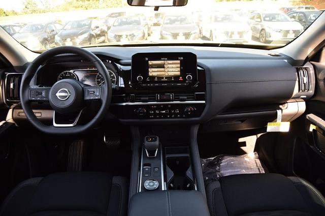 New 2025 Nissan Pathfinder SV w/ Black Appearance Package image 8