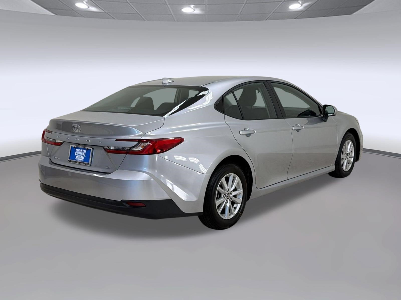 Used 2025 Toyota Camry LE FWD image 9
