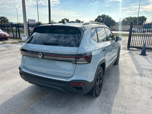 Used 2025 Volkswagen Taos SE FWD image 4