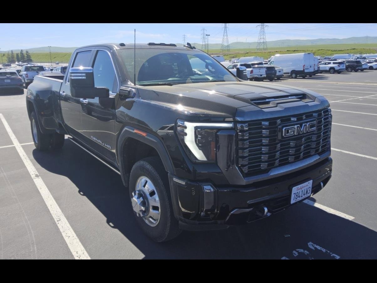 Used 2024 GMC Sierra 3500 Denali Ultimate AWD/4WD image 10