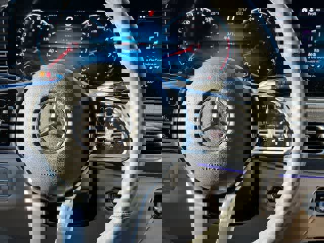 Used 2020 Mercedes-Benz GLE 350 4MATIC w/ Premium Package image 27