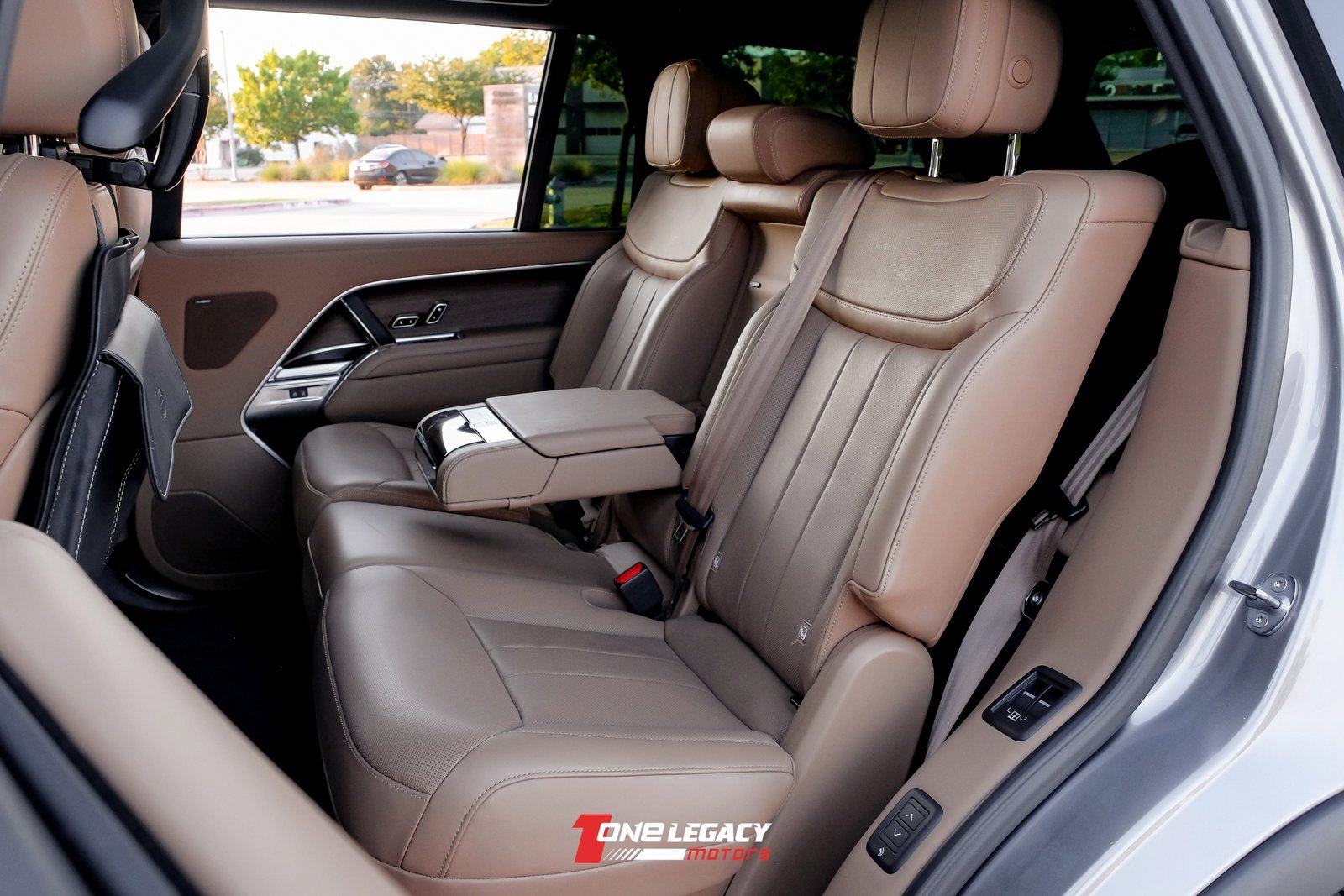 Used 2023 Land Rover Range Rover Long Wheelbase SE image 42