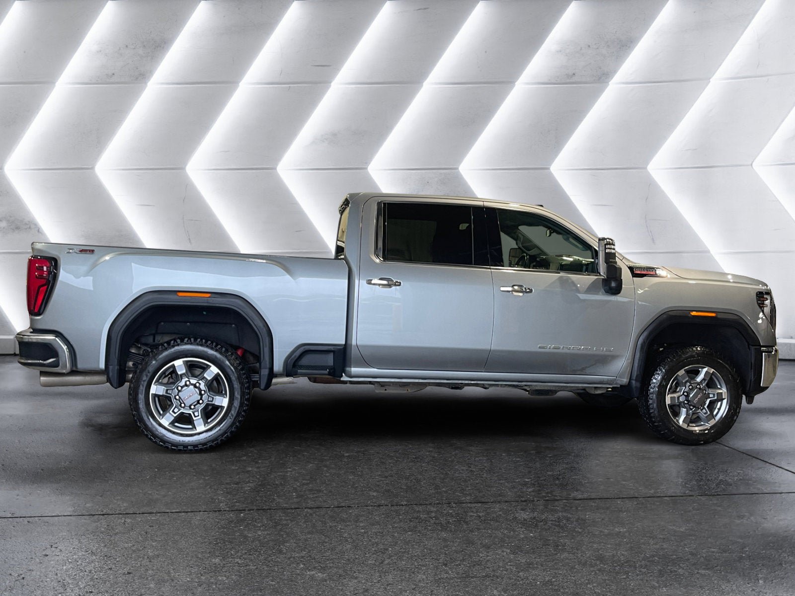 Used 2024 GMC Sierra 3500 SLT AWD/4WD image 7