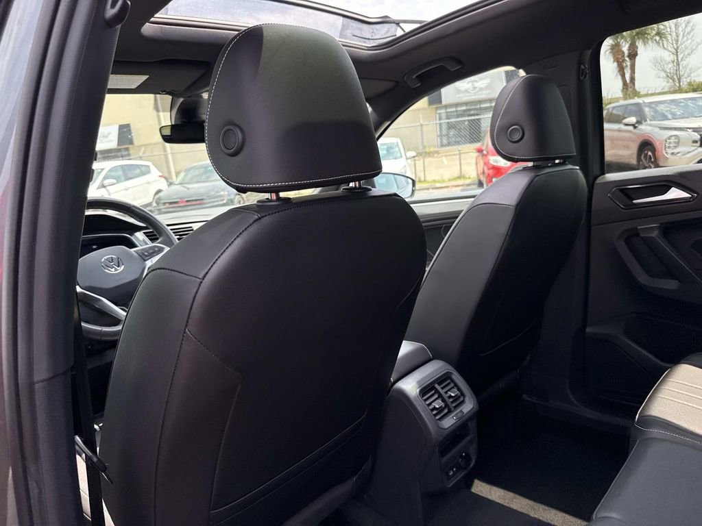 Used 2023 Volkswagen Tiguan SE R-Line image 12