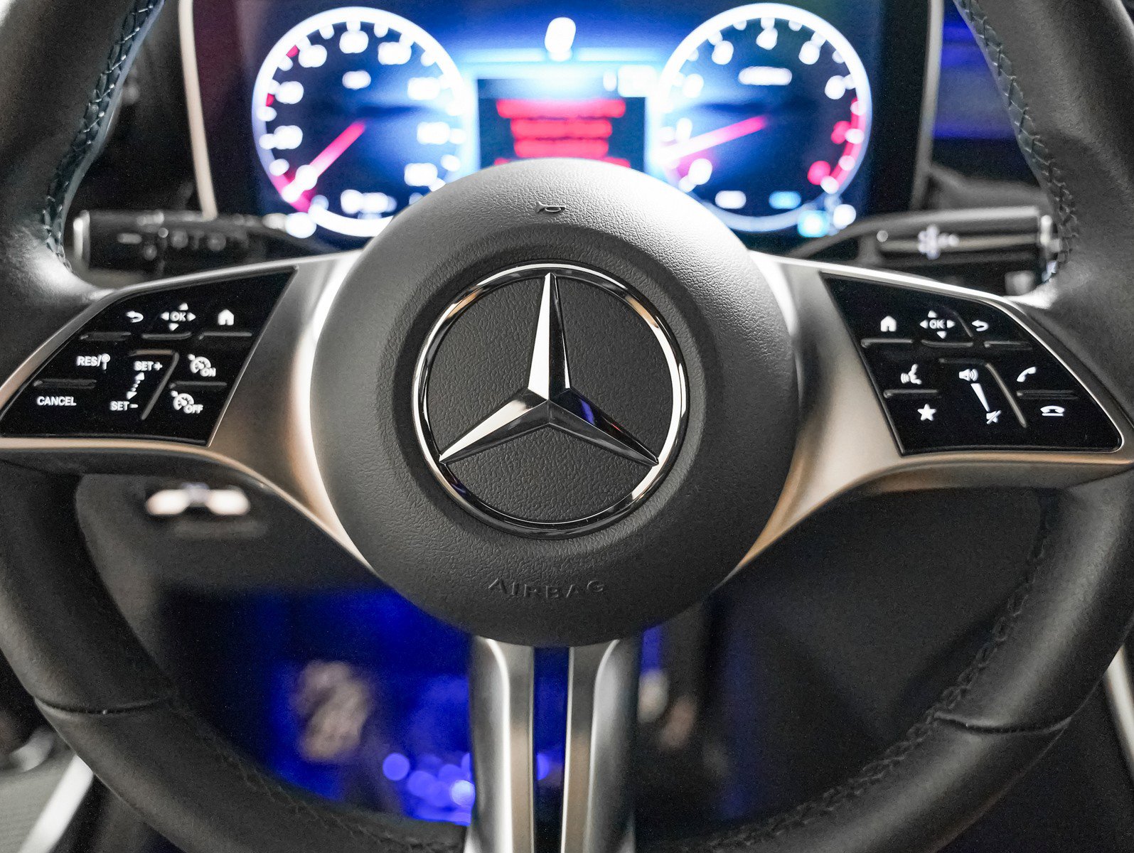 Used 2024 Mercedes-Benz GLC 300 image 12