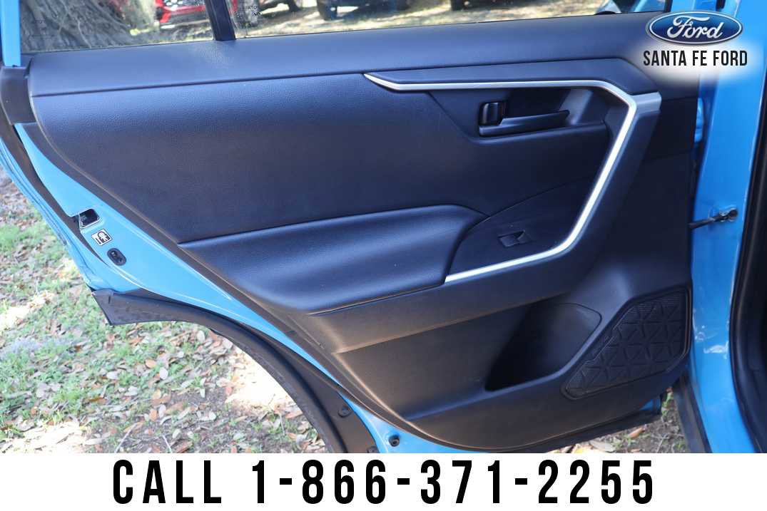 Used 2019 Toyota RAV4 LE FWD image 12