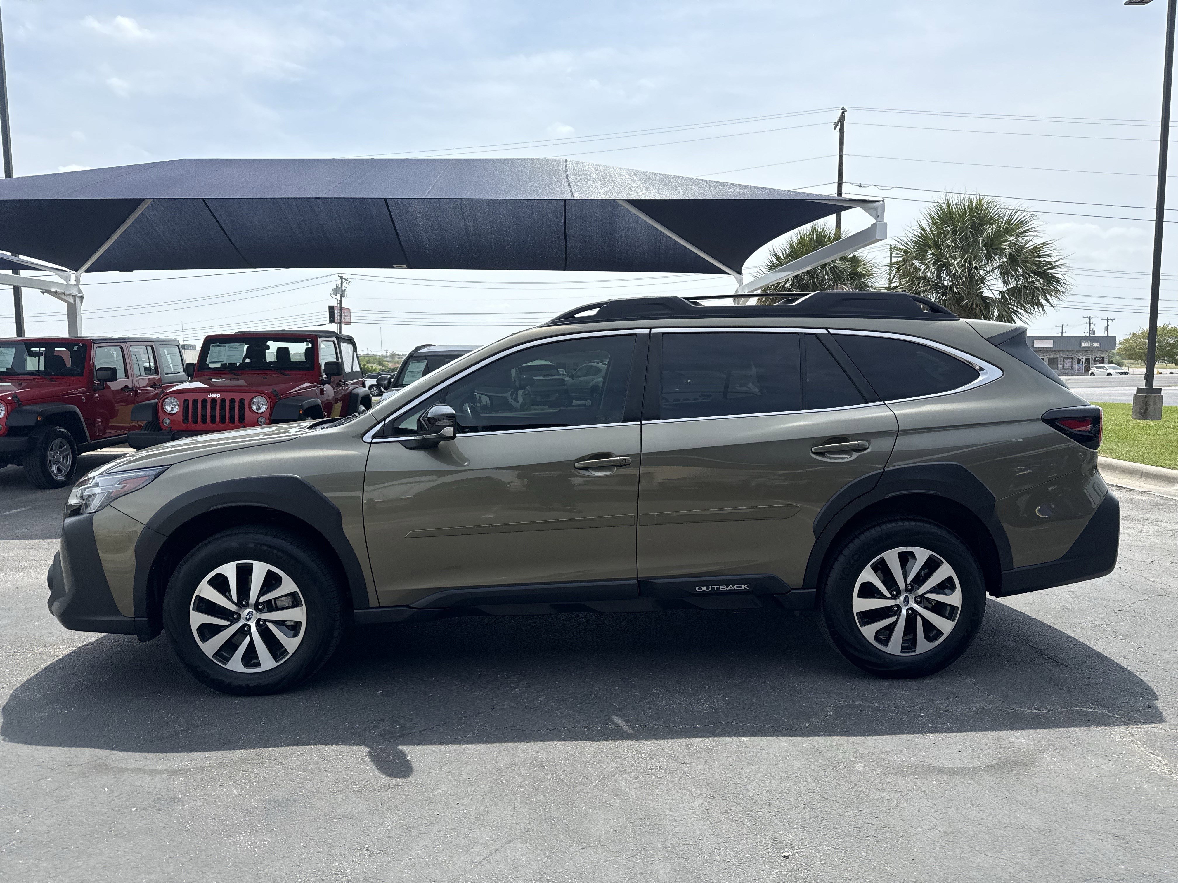 Used 2024 Subaru Outback Premium image 4