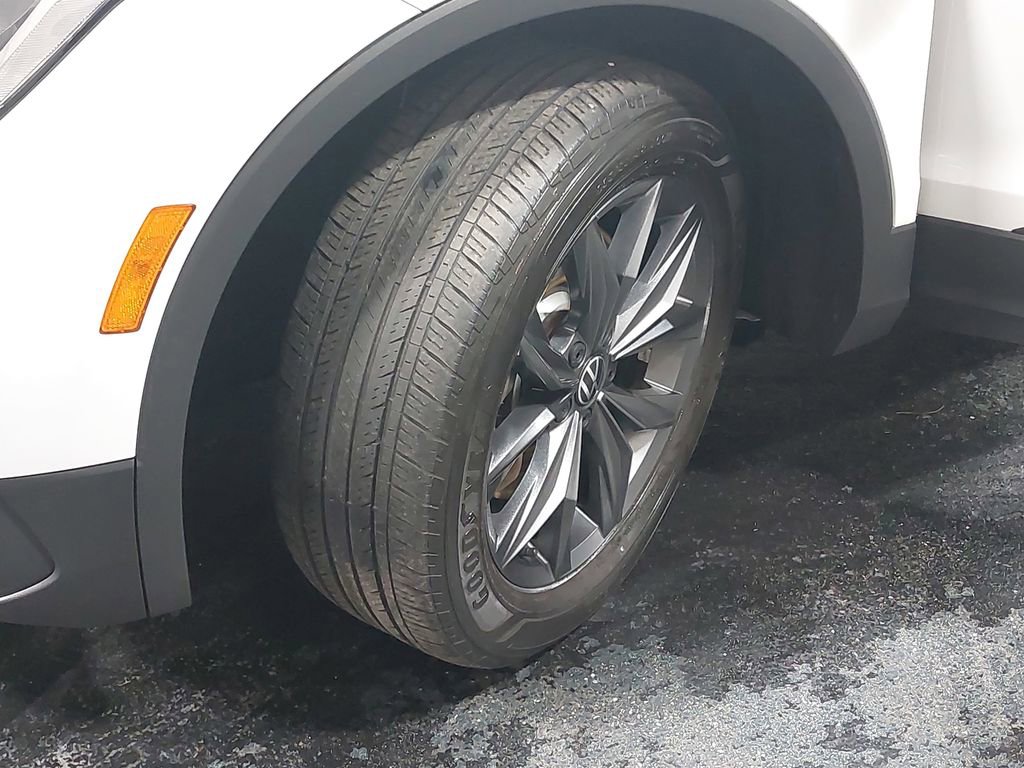 Used 2022 Volkswagen Tiguan SE image 33