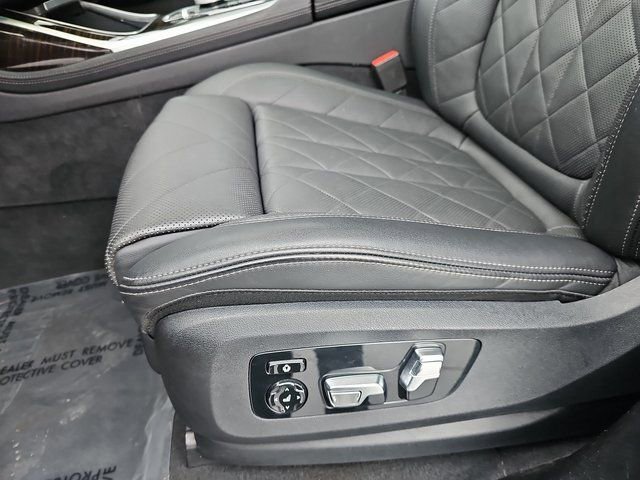 Used 2024 BMW X7 xDrive40i w/ M Sport Package image 32