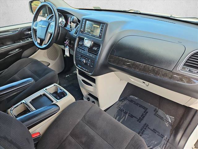Used 2014 Chrysler Town & Country Touring FWD image 29